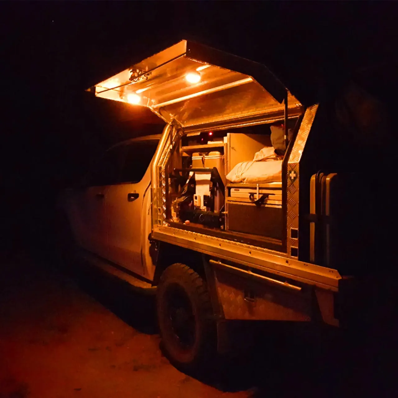 HardKorr Rechargeable U-Lite Dual Colour LED Lantern with Orange and Flashing Modes - HKUNILITH